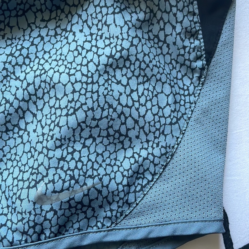 Grey Nike shorts - Picture 5 of 10